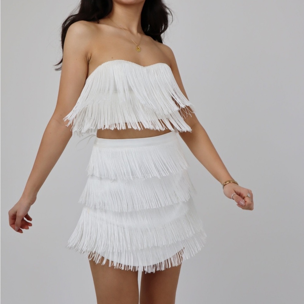 NWT WHITE TASSEL SET - TWINTY LONDON 🤍✨